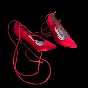 8W. Sexy Red Velvet. Tie up the leg Heels.